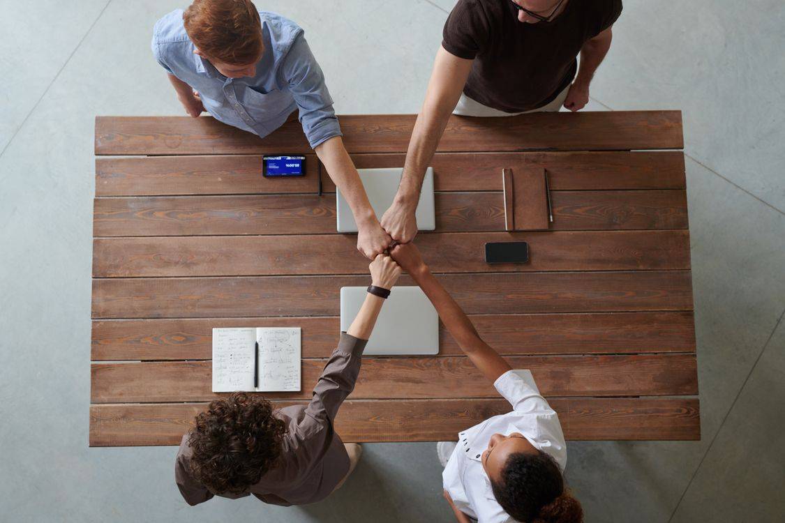 Risks without EOR services when hiring in another country