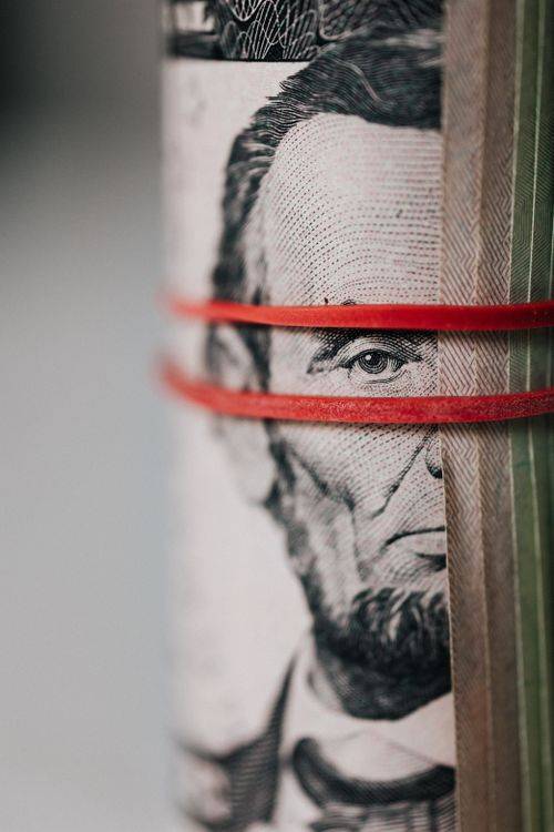 Can one HR person manage payroll responsibilities
